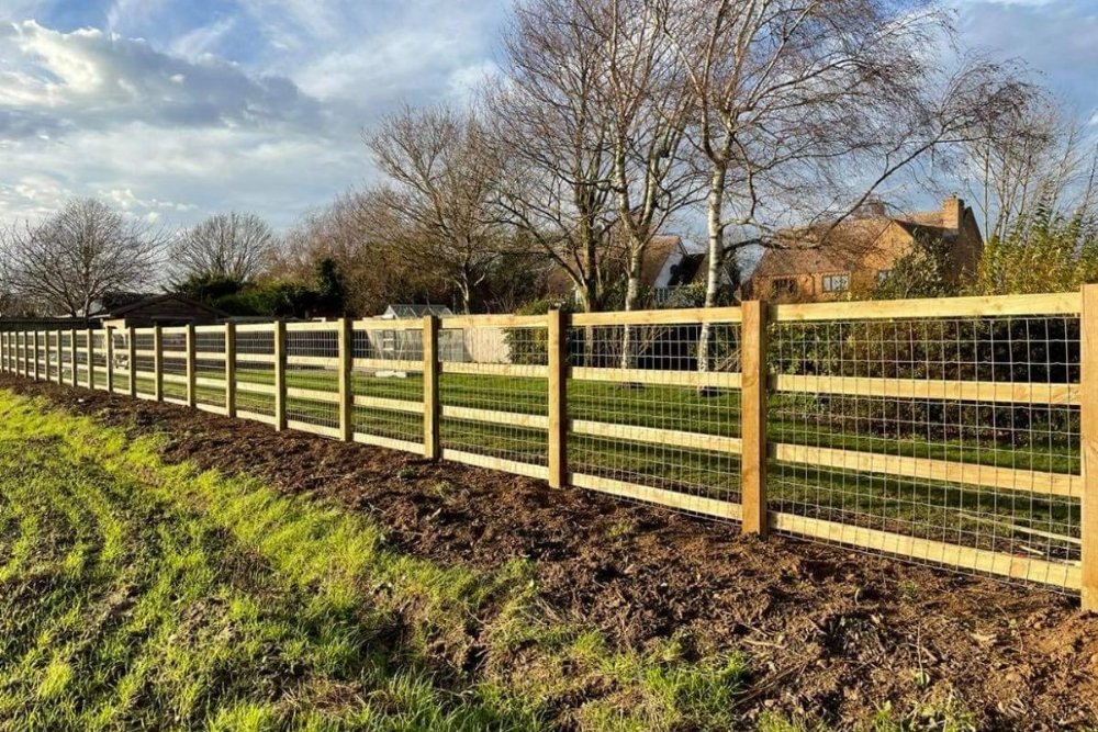 Surrey Hills Groundworks - Agricltrual fencing.png